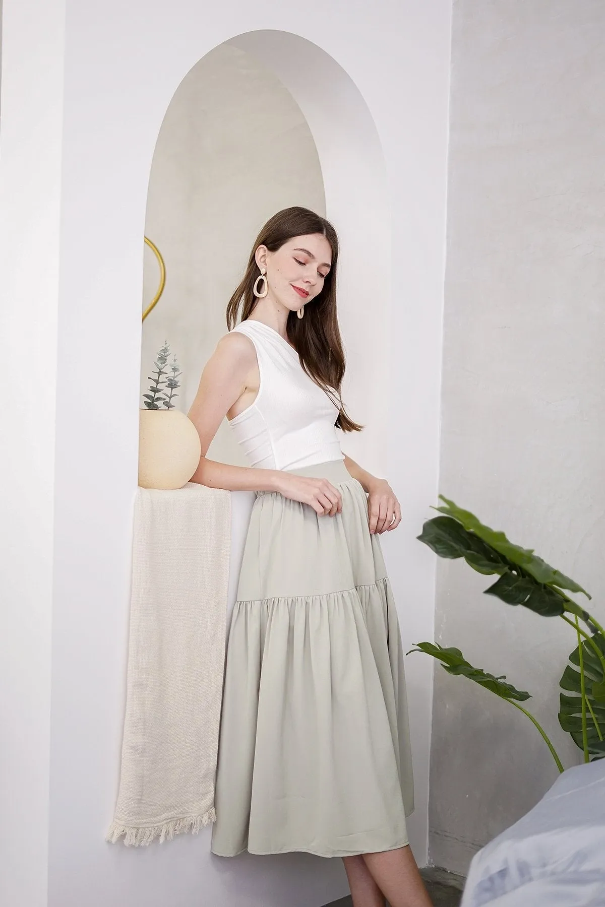 MADEBYNM BASIC DIANE TOGA TOP IN WHITE
