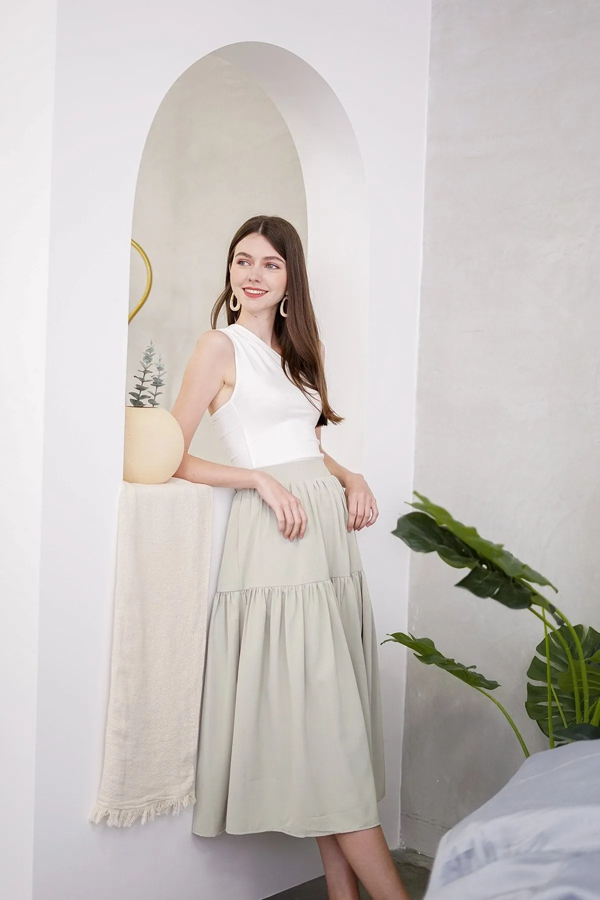 MADEBYNM BASIC DIANE TOGA TOP IN WHITE