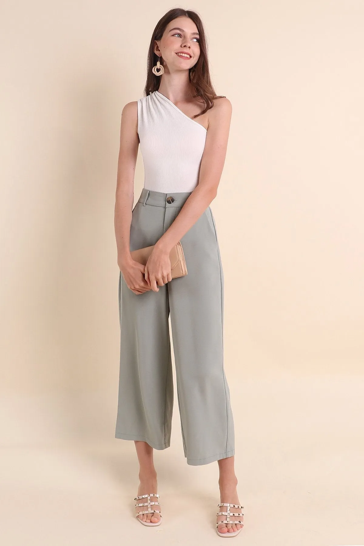 MADEBYNM BASIC DIANE TOGA TOP IN WHITE