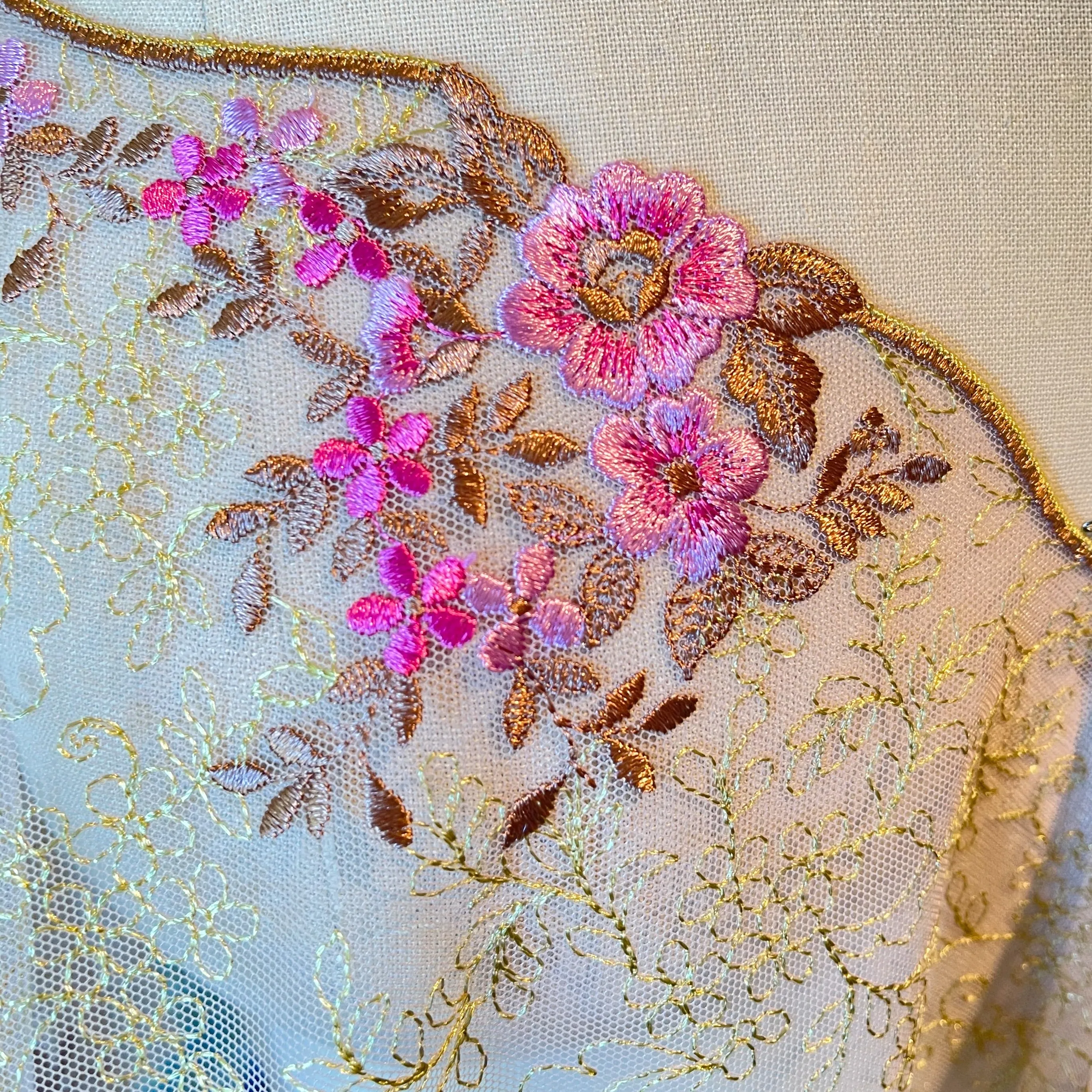 Tulle Lace 111A - 8" Bold and Dramatic
