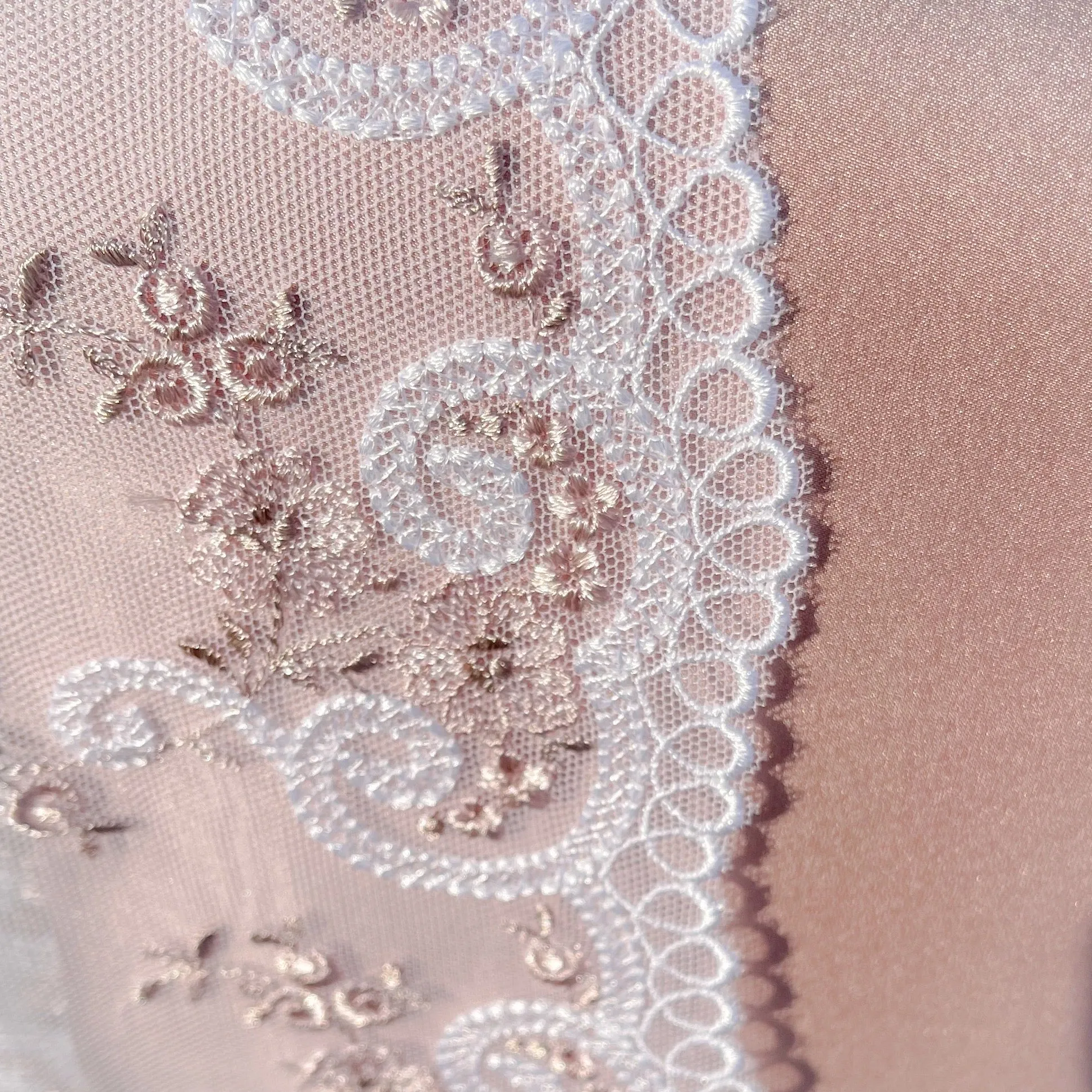 Tulle Lace 132- 7 3/8" Rosebud