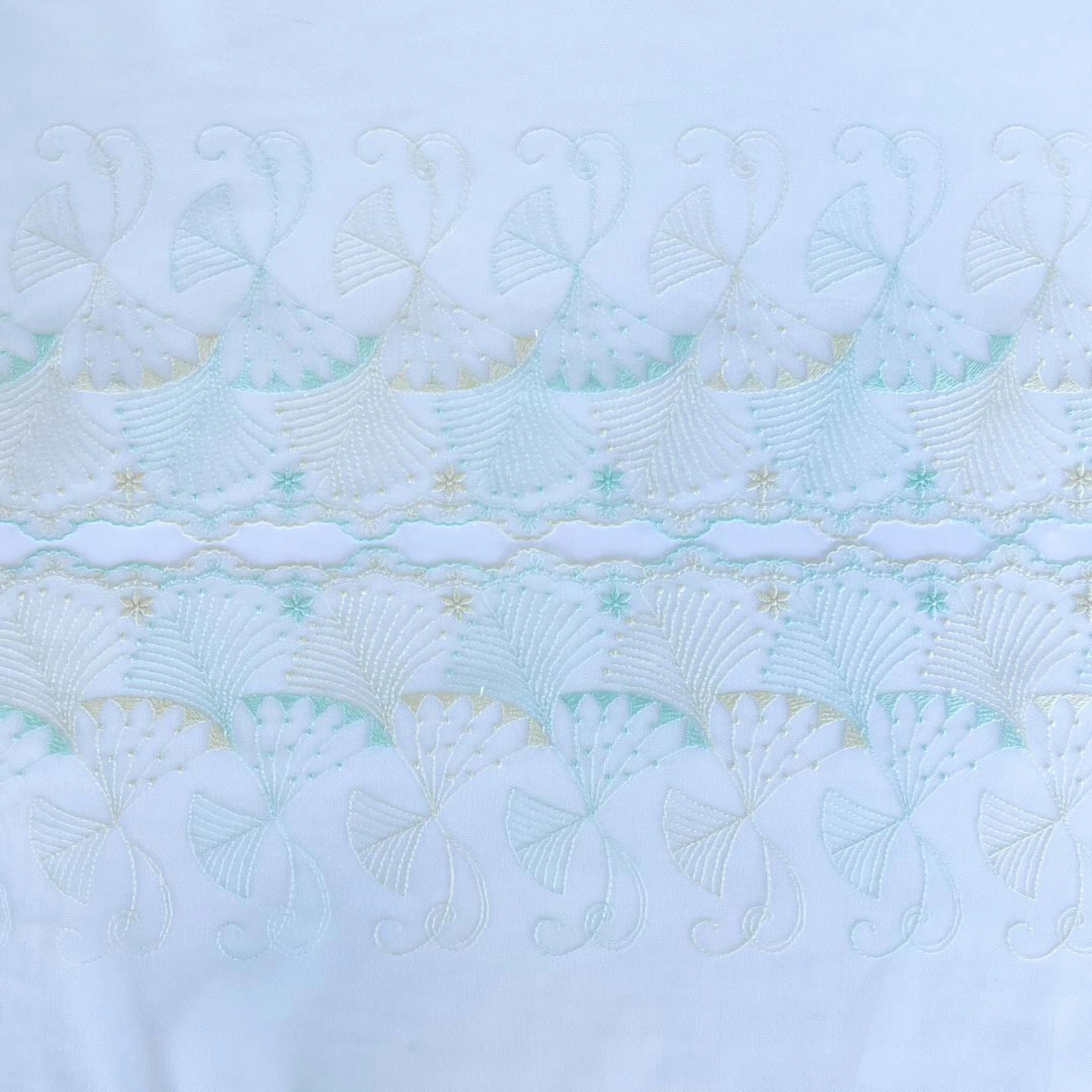 Tulle Lace #403 - Windmill Country 8 1/2"